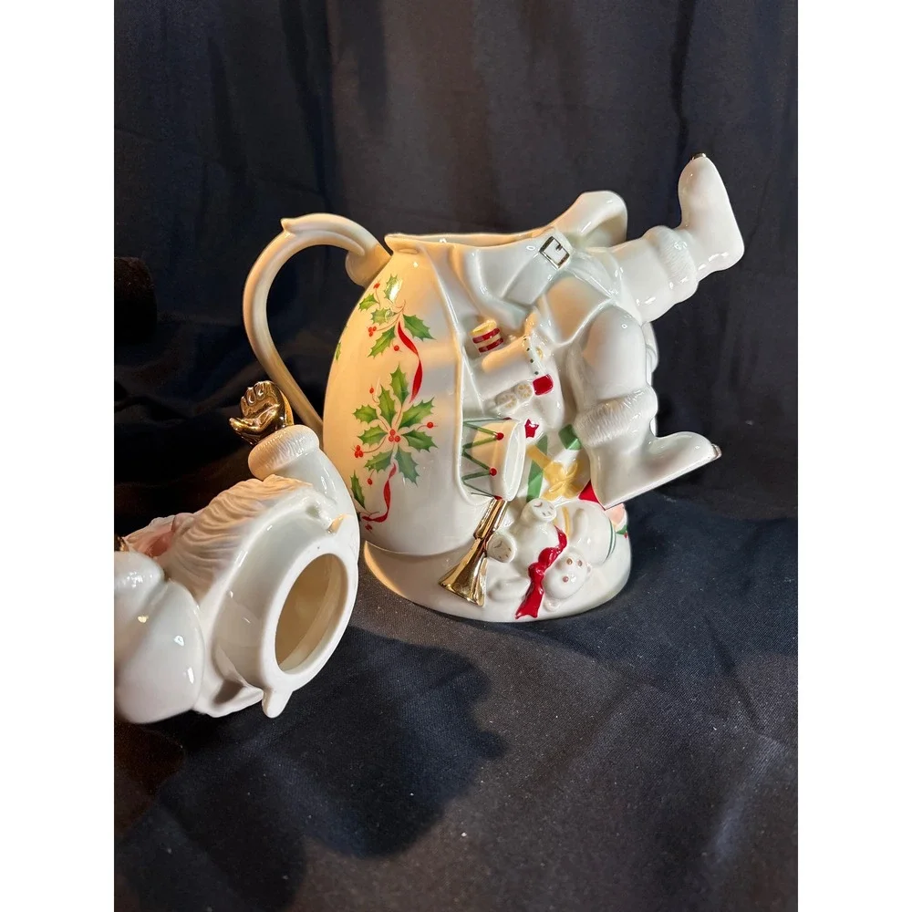 Lenox Holiday Santa Collection Teapot‎ Ivory Fine China Gold Accents Holly Berry